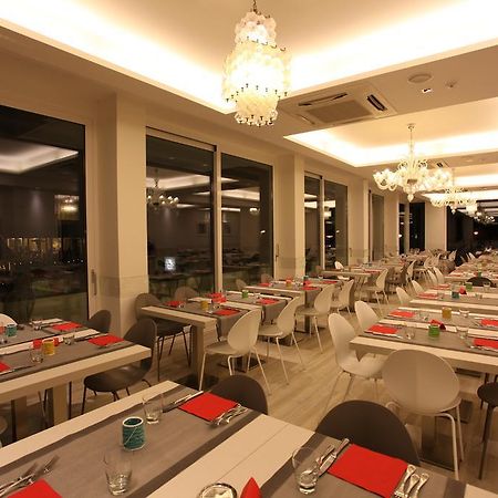 Hotel Fantasy Riccione Esterno foto