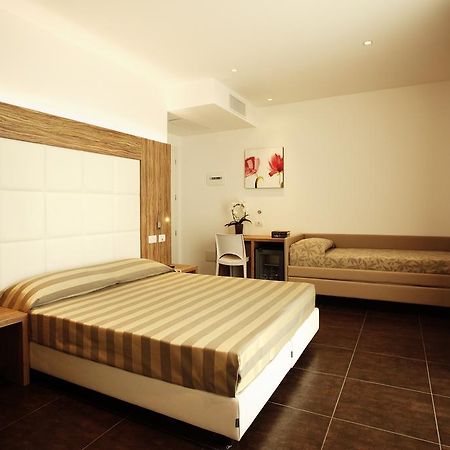 Hotel Fantasy Riccione Esterno foto