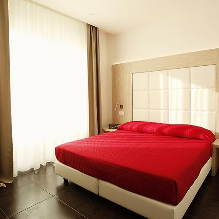 Hotel Fantasy Riccione Esterno foto