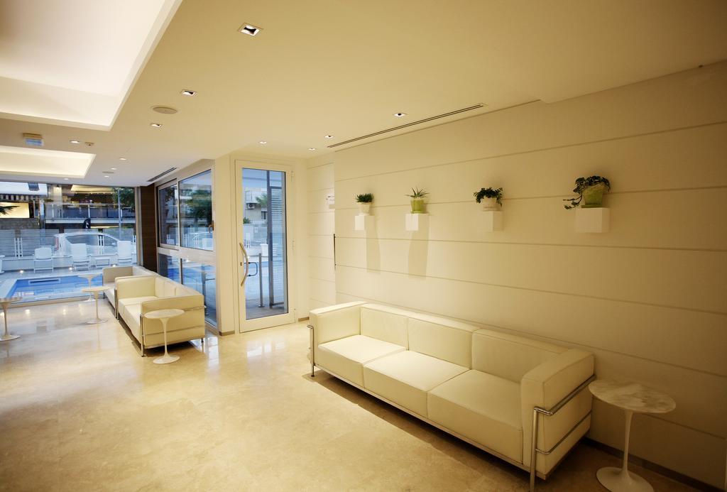 Hotel Fantasy Riccione Esterno foto
