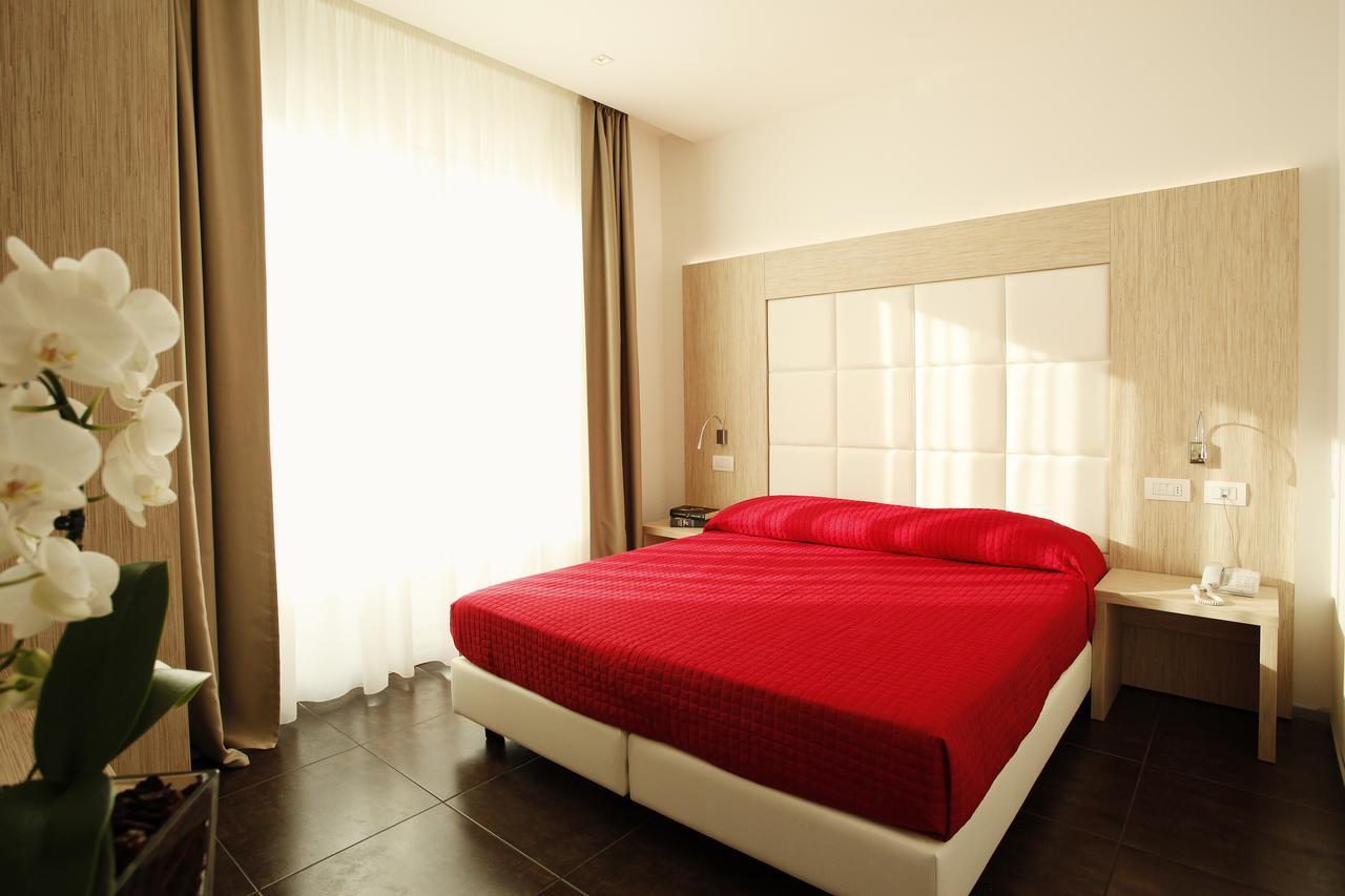 Hotel Fantasy Riccione Esterno foto