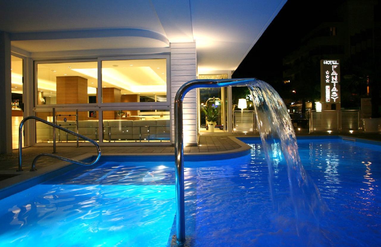 Hotel Fantasy Riccione Esterno foto