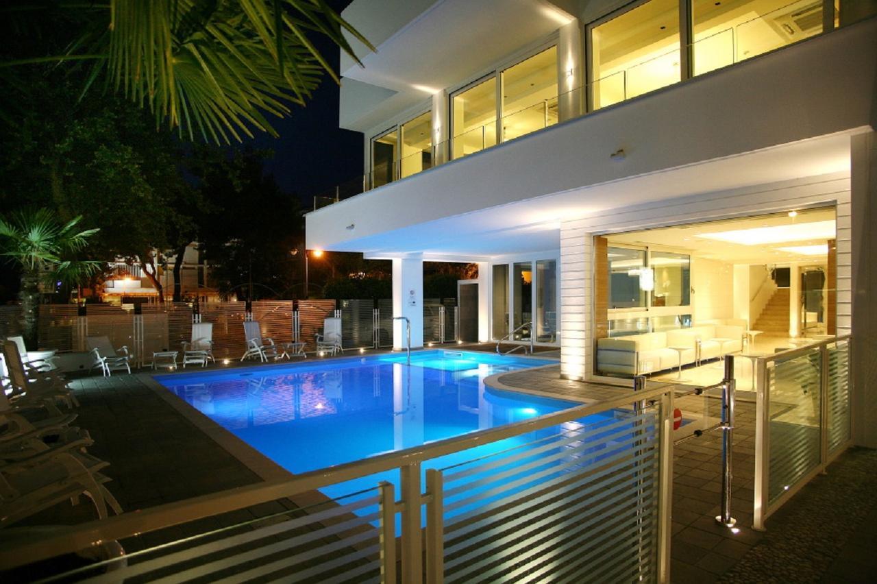 Hotel Fantasy Riccione Esterno foto