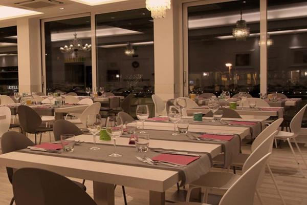 Hotel Fantasy Riccione Esterno foto