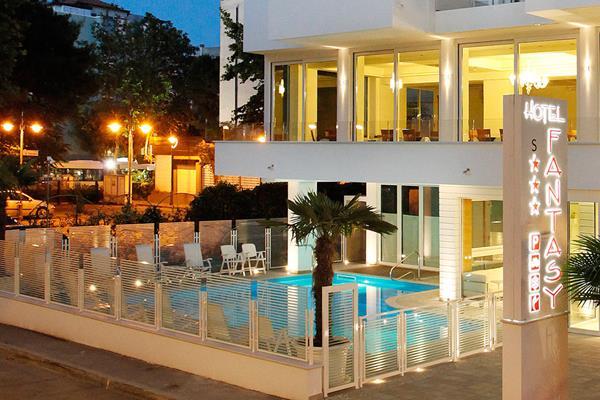 Hotel Fantasy Riccione Esterno foto